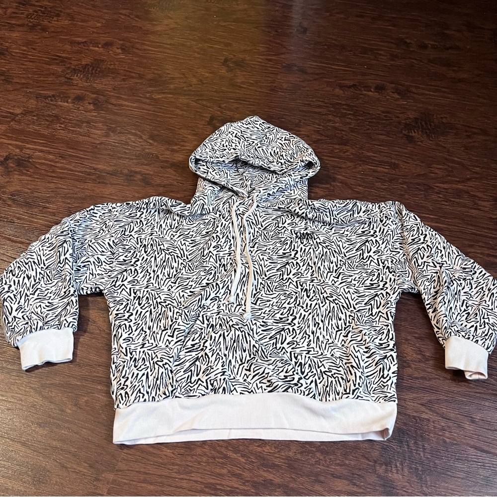 NWOT Levi’s Geometric Zebra hoodie 🦓
